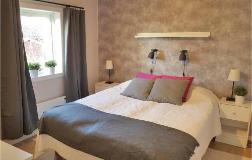 Three-bedroom Holiday Home In Strangnas