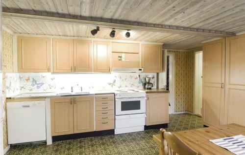 Three-bedroom Holiday Home In Gullspang