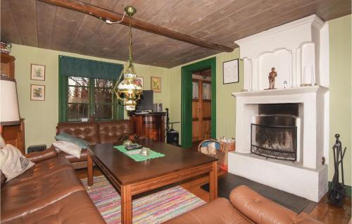 Two-bedroom Holiday Home In Algaras