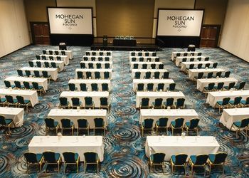 Hotel Mohegan Sun At Pocono Downs