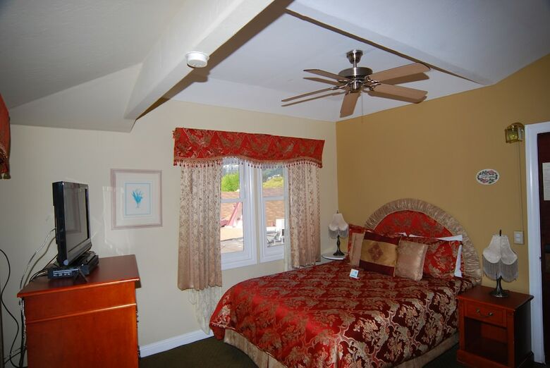 Hotel Rose Garden Inn
