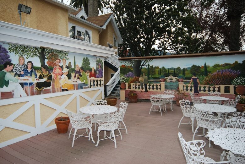 Hotel Rose Garden Inn