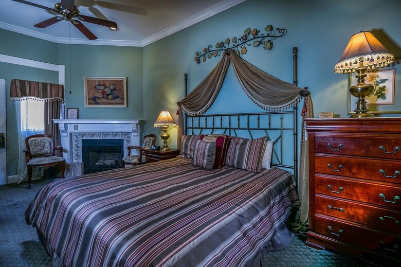 Hotel Rose Garden Inn
