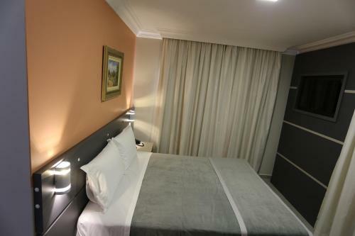 Iap� Hotel