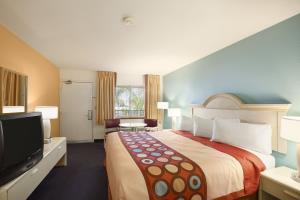 Hotel Indio Super 8 & Suites