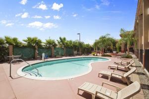 Hotel Indio Super 8 & Suites