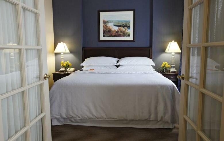 Hotel Sheraton Suites Columbus