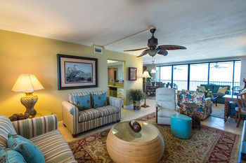Hotel Sundial Beach Resort & Spa