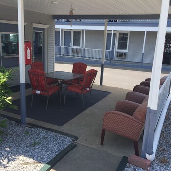 Hotel Travelers Suites