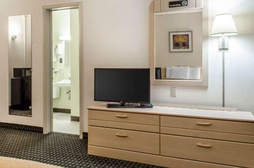 Hotel Rodeway Inn State College