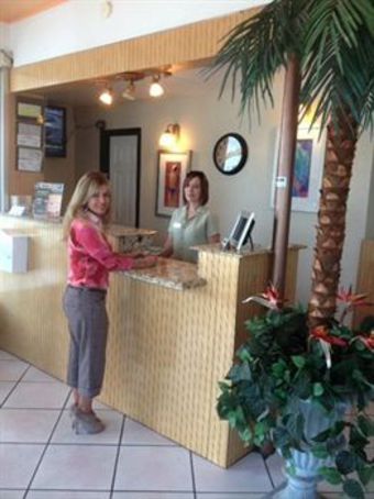 Hotel America's Best Inn & Suites