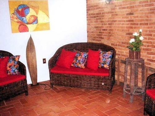 Casa Em Penedo Com Cachoeira