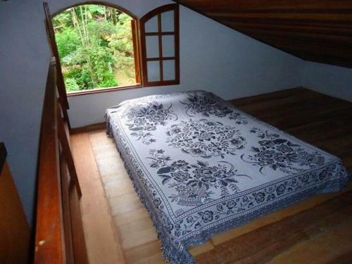 Casa Em Penedo Com Cachoeira