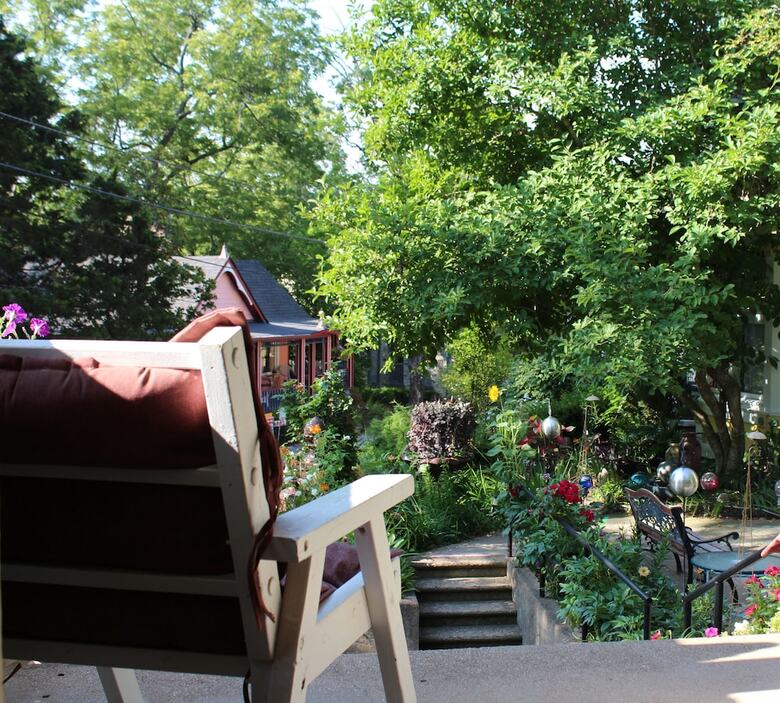 Bed & Breakfast All Seasons Inn