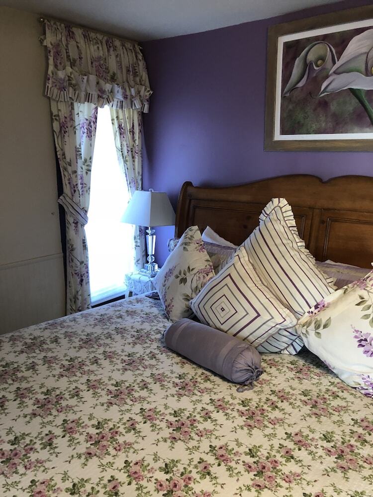 Bed & Breakfast All Seasons Inn