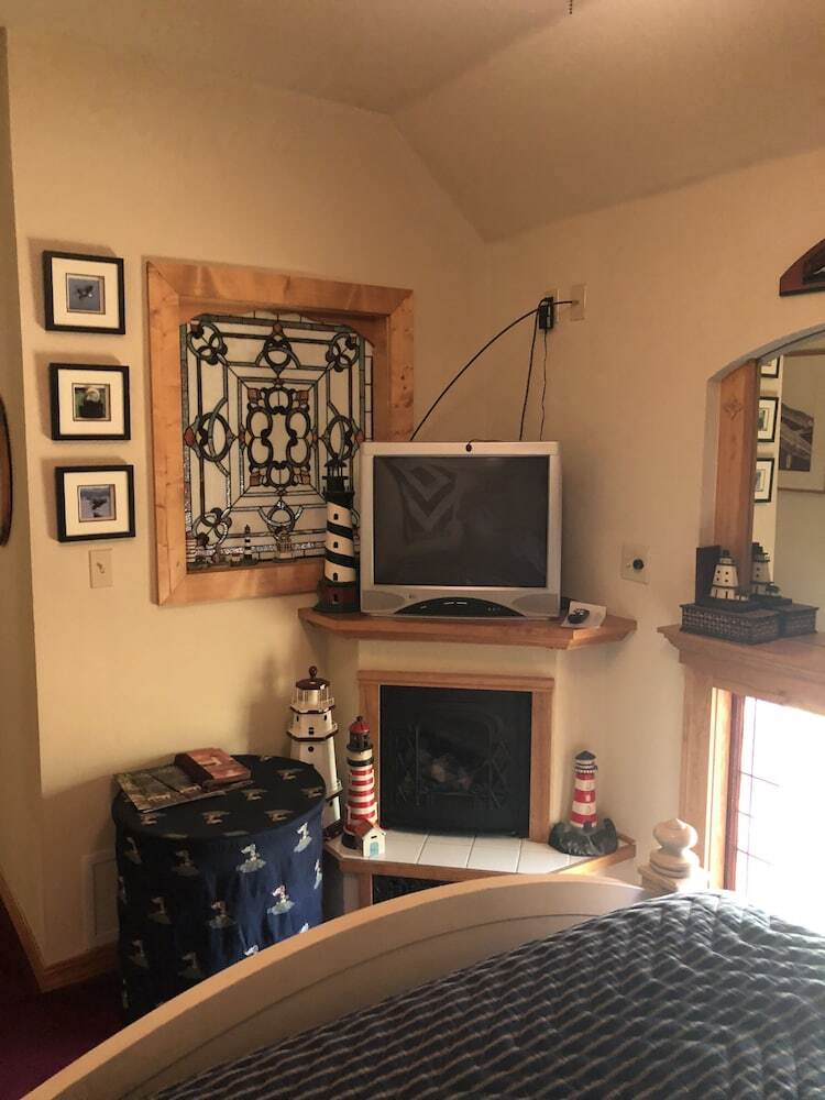 Bed & Breakfast All Seasons Inn