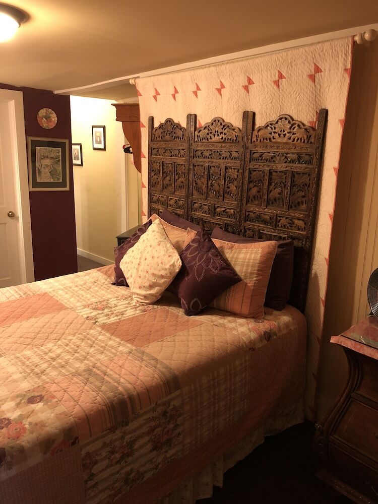 Bed & Breakfast All Seasons Inn