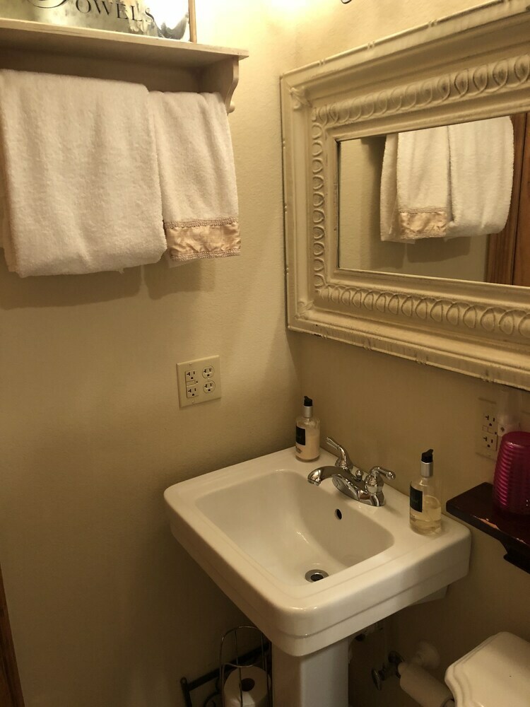 Bed & Breakfast All Seasons Inn