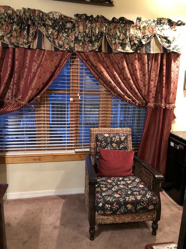 Bed & Breakfast All Seasons Inn