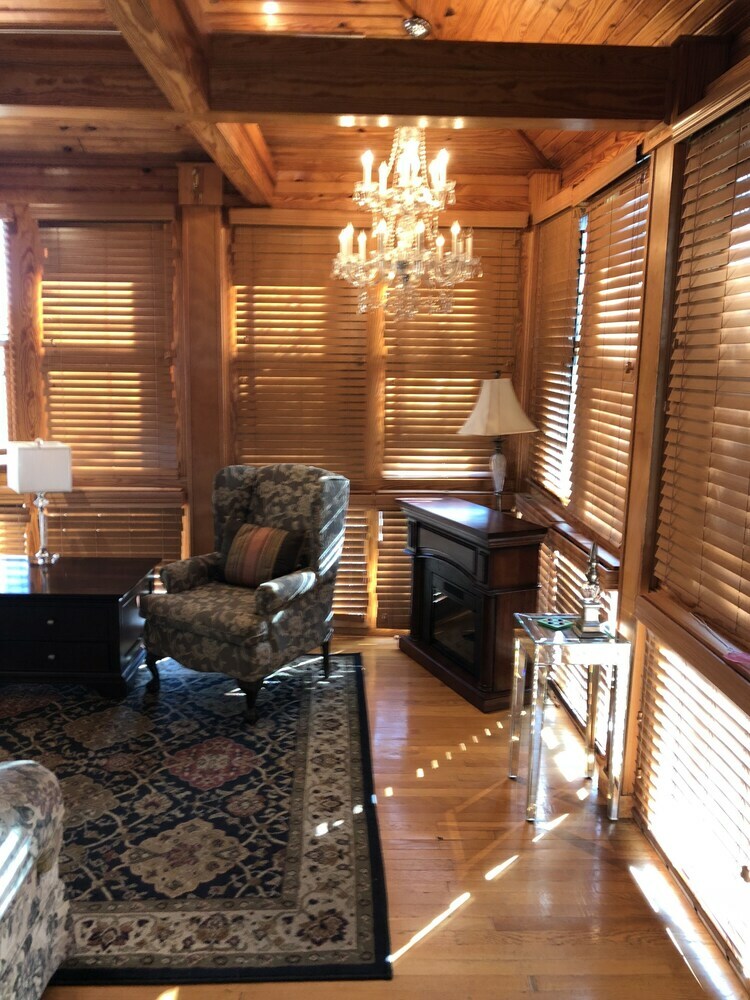 Bed & Breakfast All Seasons Inn