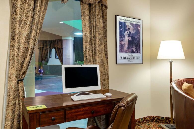 Eureka Holiday Hotel