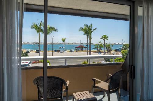 Bay Club Hotel And Marina