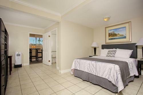 Ocean Beach Hotel