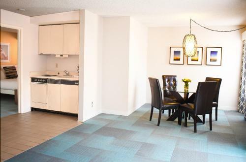 Hotel La Jolla Cove Suites
