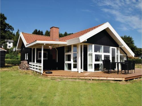 Three-bedroom Holiday Home In Bjert