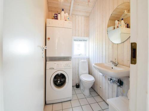 Three-bedroom Holiday Home In Bjert