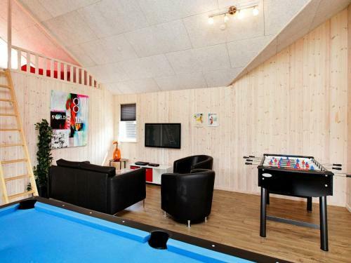 Six-bedroom Holiday Home In Bogense