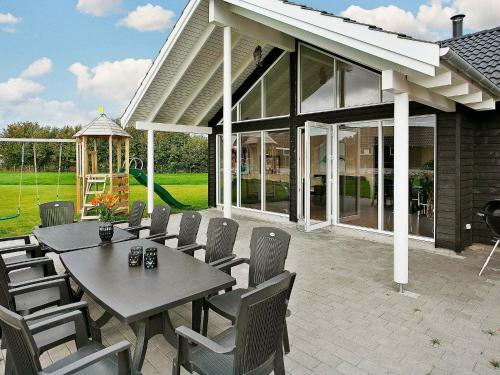 Six-bedroom Holiday Home In Bogense