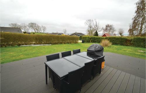 Three-bedroom Holiday Home In Bogo By