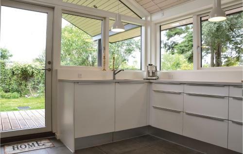 Three-bedroom Holiday Home In Dronningmolle