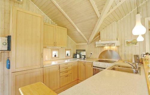 Holiday Home G�gevej Dronningm�lle VI