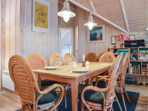Holiday Home Dronningm�lle 50
