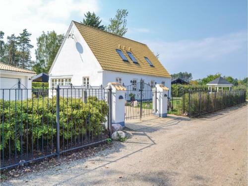 Eight-bedroom Holiday Home In Ebeltoft