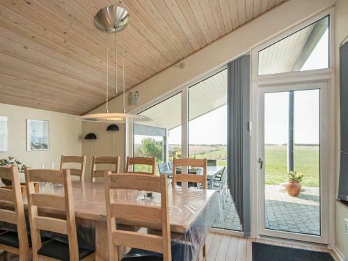 Four-bedroom Holiday Home In Ebeltoft 3
