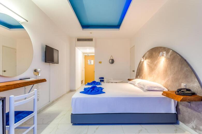 Hotel Adelais Bay