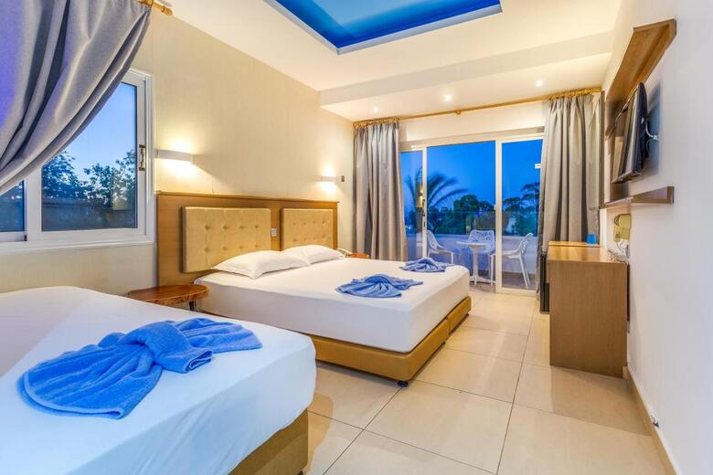 Hotel Adelais Bay