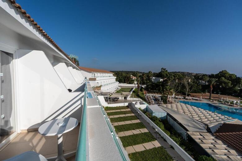 Hotel Adelais Bay