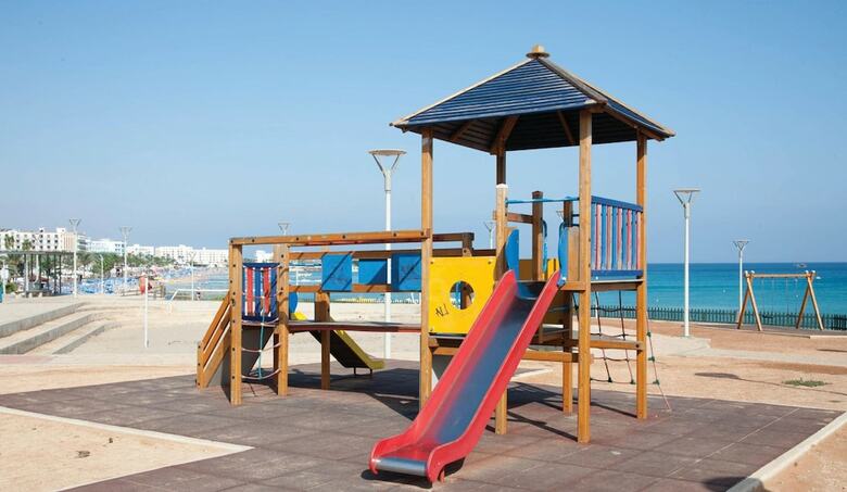 Hotel Silver Sands(.)