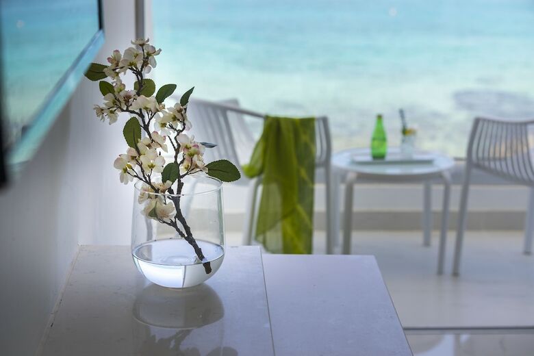 Hotel Silver Sands(.)