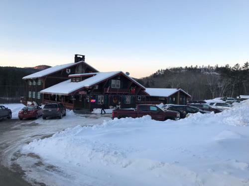Posada Swiss Chalets Village Inn