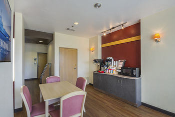 Hotel Red Roof Inn And Suites