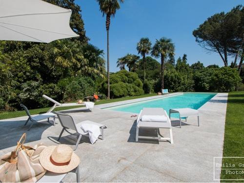 Baveno Villa Sleeps 16 Pool Wifi