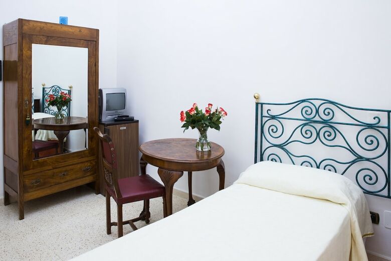 Hostal Vittoria Guest House Battipaglia