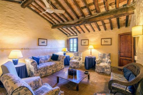 Capannoli Villa Sleeps 8 Pool Wifi