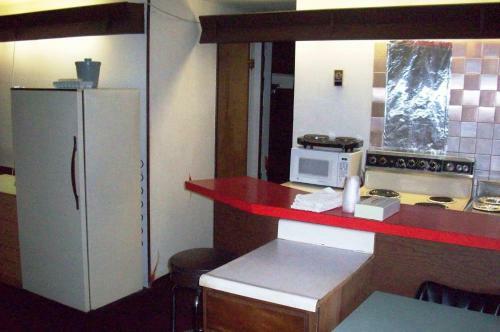 Hilander Motel