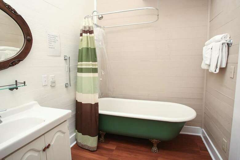 Bed & Breakfast Coombs Inn And Suites